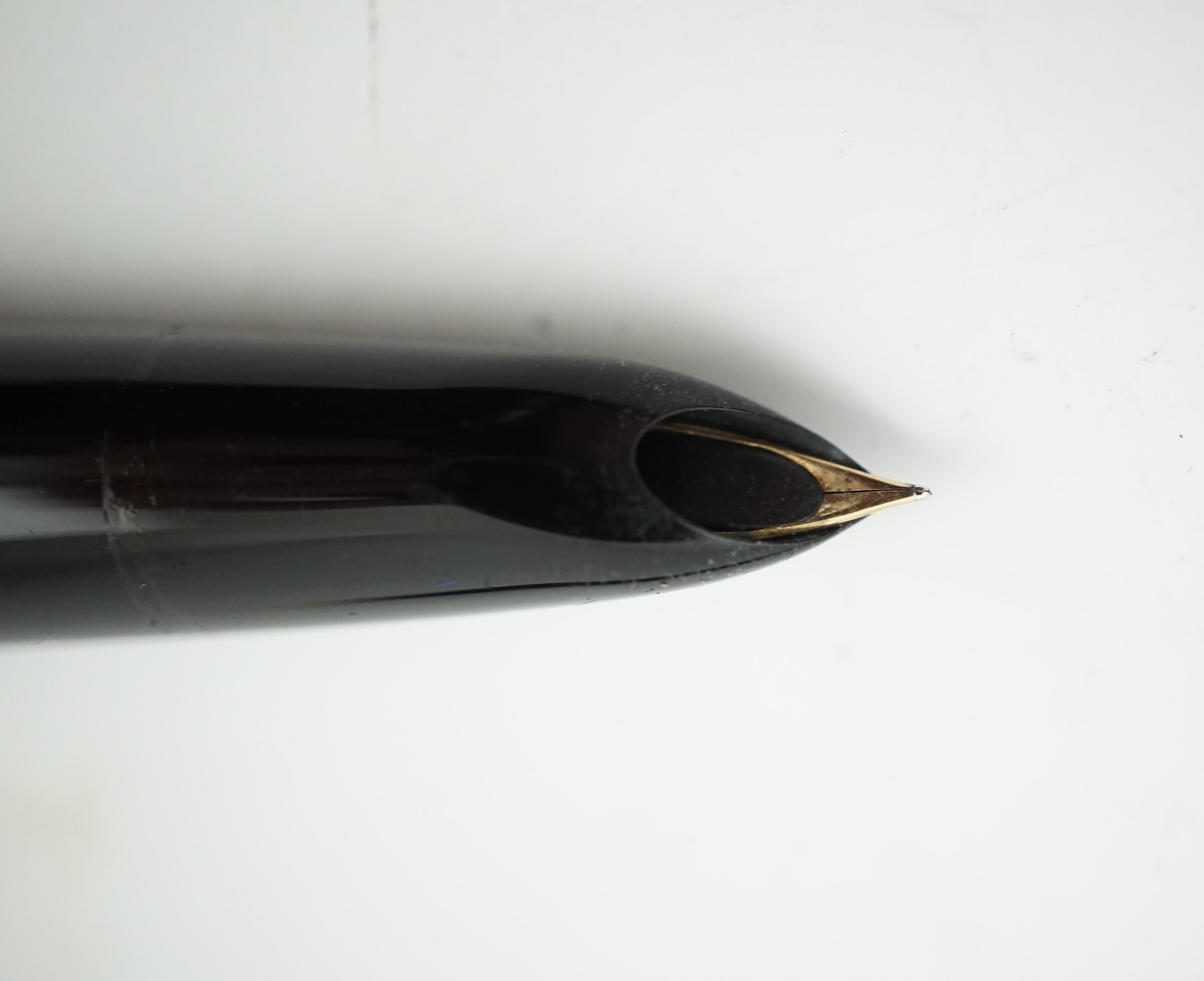 A Parker '51' Vacumatic fountain pen / pencil in black (engraved cap)